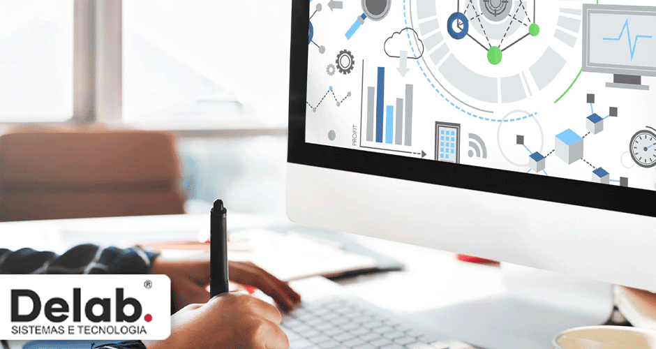Pessoa utilizando uma mesa digitalizadora e um computador com gráficos e ícones de automação empresarial na tela