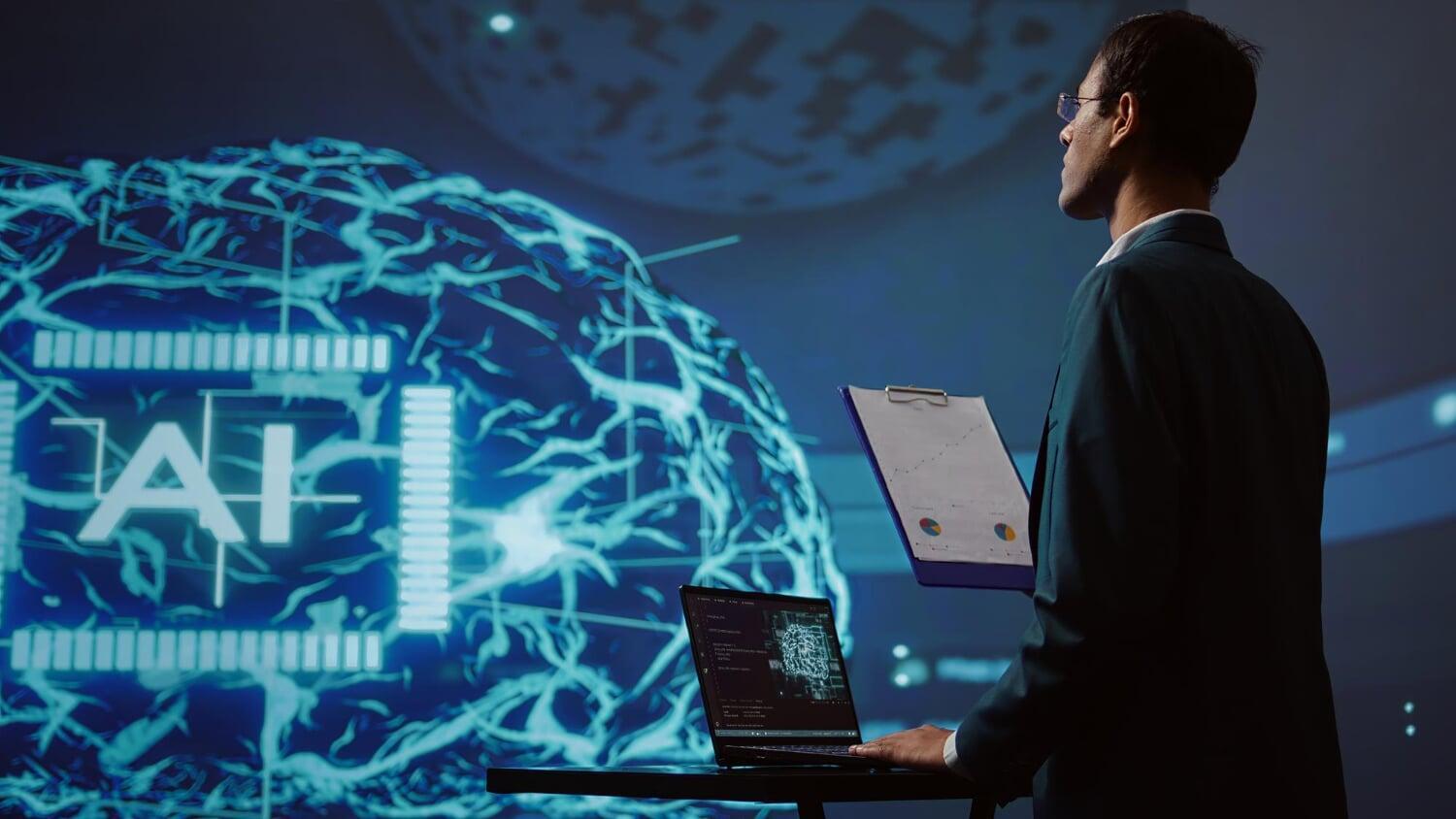 Profissional analisando dados de inteligência artificial em tela holográfica com projeção digital de cérebro neural